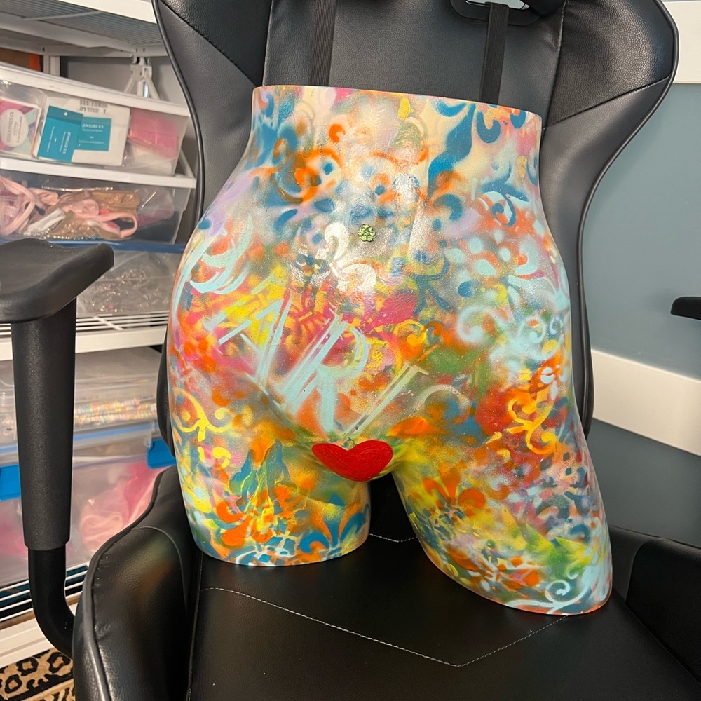 Mannequin butt display /Art/graffiti